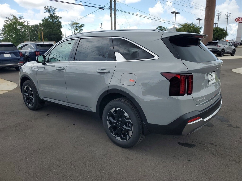 2025 Kia Sorento S photo 3