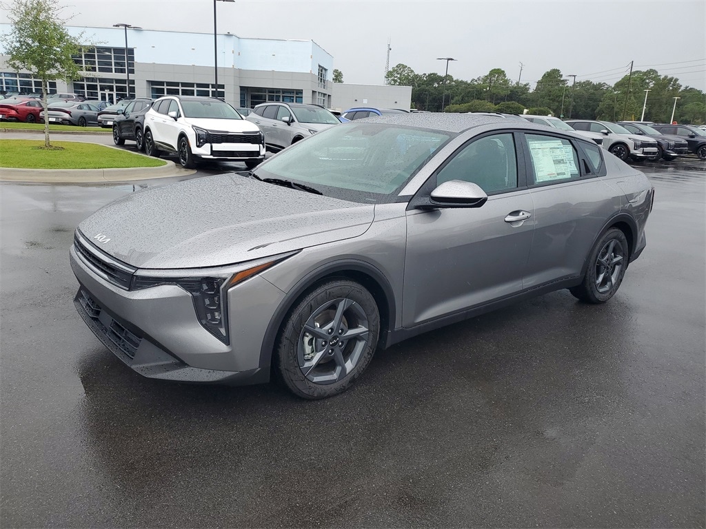 New 2025 Kia K4 LXS Sedan