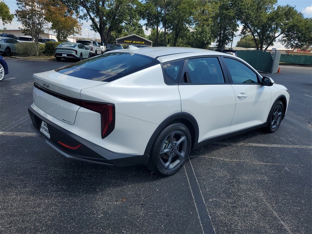 New 2025 Kia K4 LXS Sedan