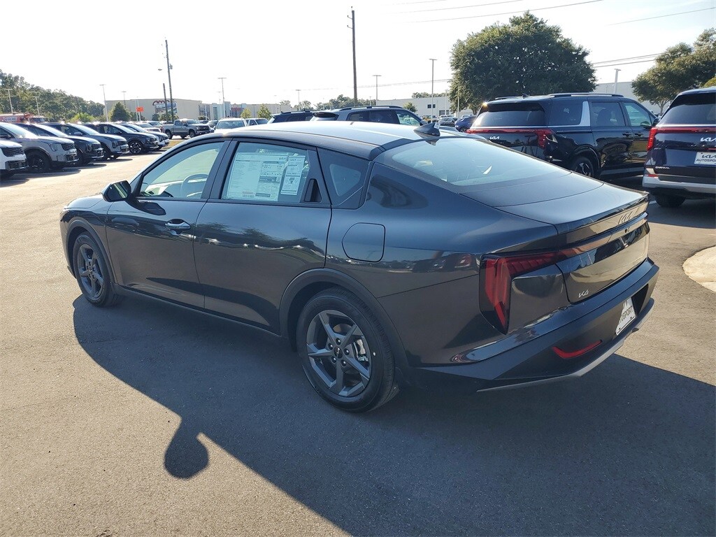 2025 Kia K4 LXS photo 3