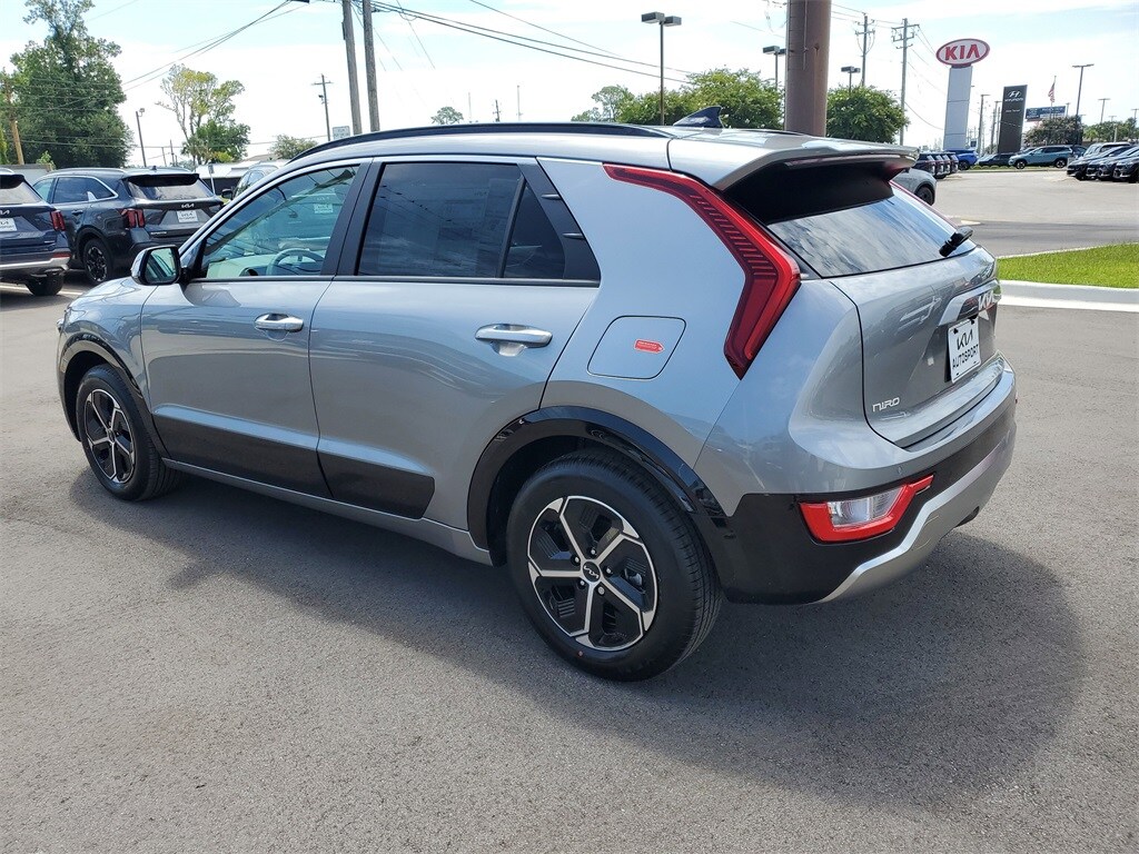 2025 Kia Niro SX photo 3