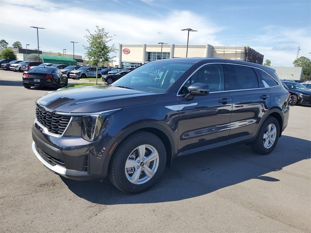 2025 Kia Sorento LX photo 2