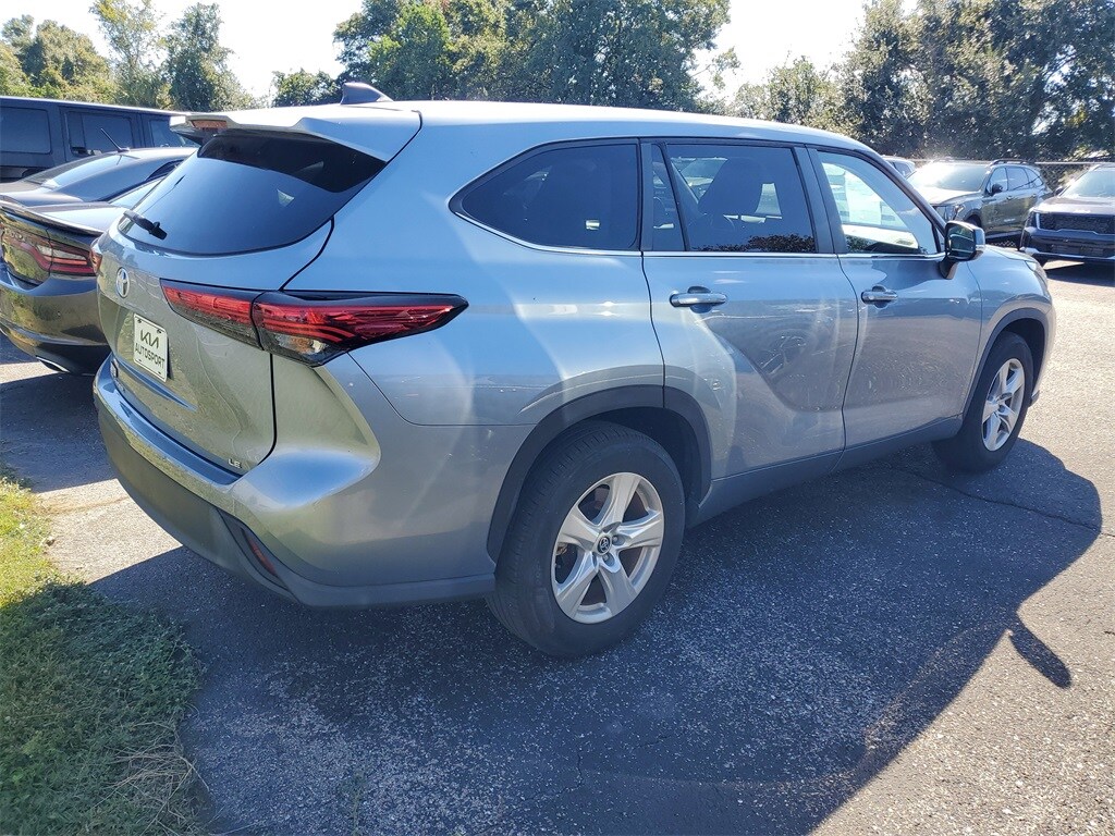 2023 Toyota Highlander L photo 4