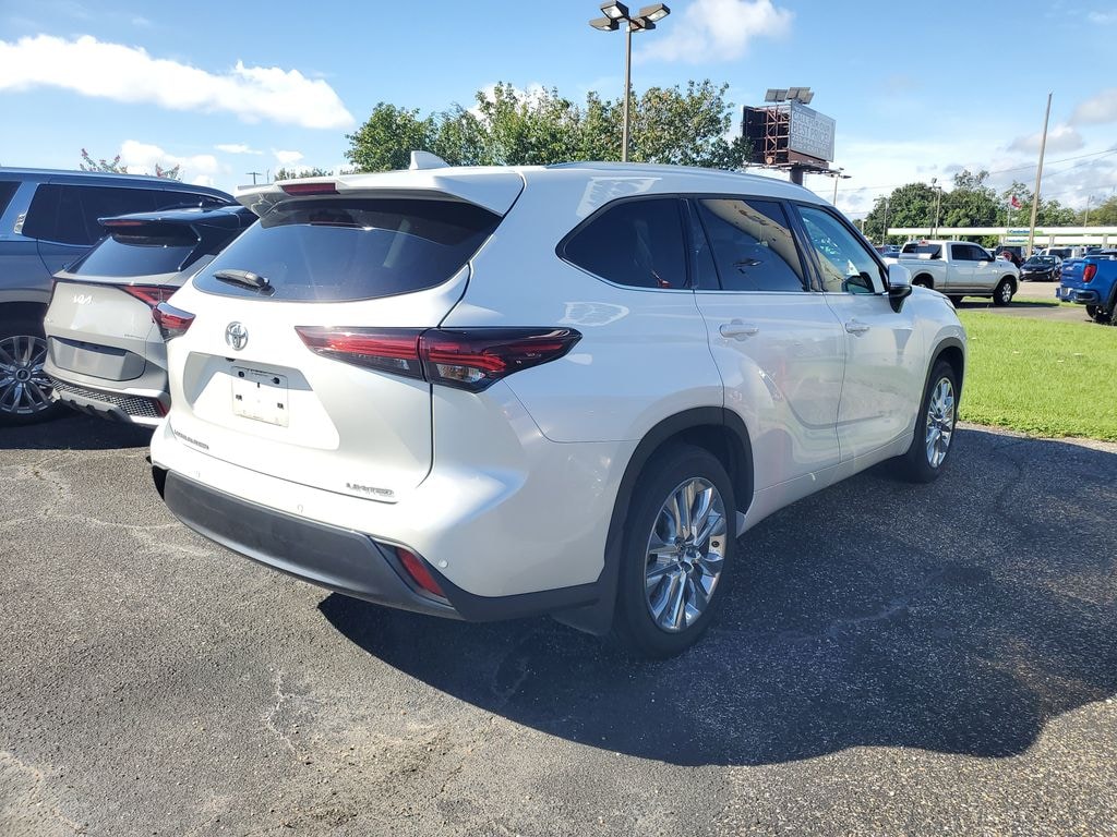Used 2024 Toyota Highlander Limited SUV