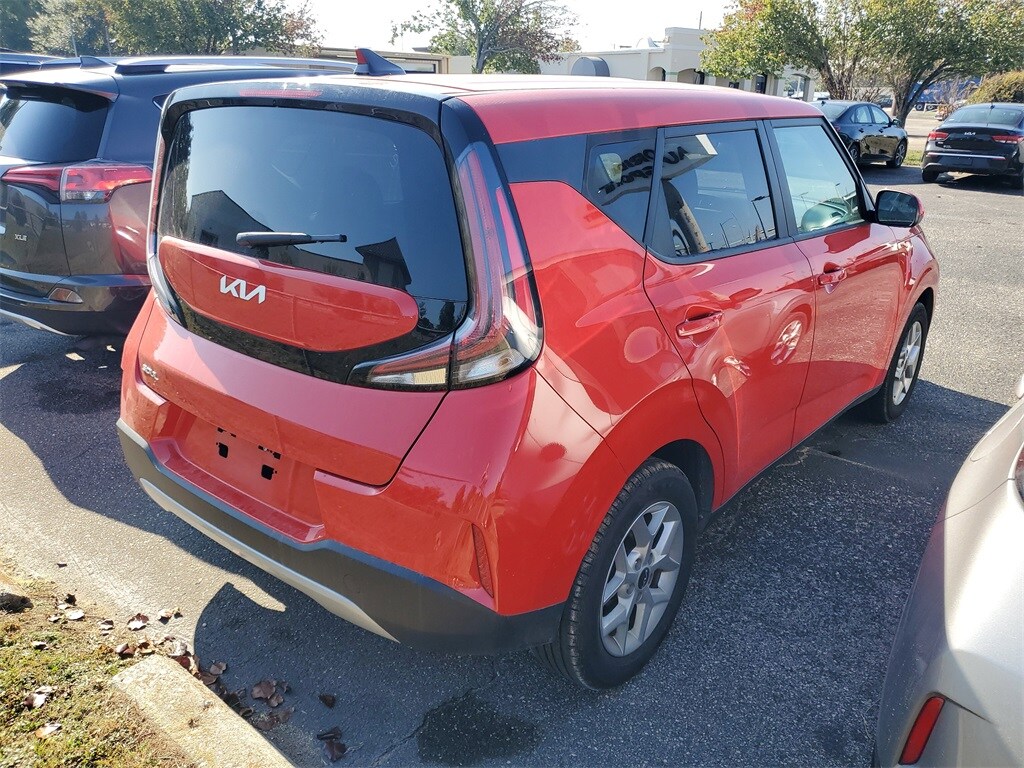 2024 Kia Soul LX photo 4