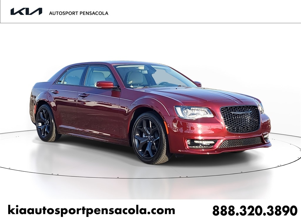 2023 Chrysler 300 Touring L's photo