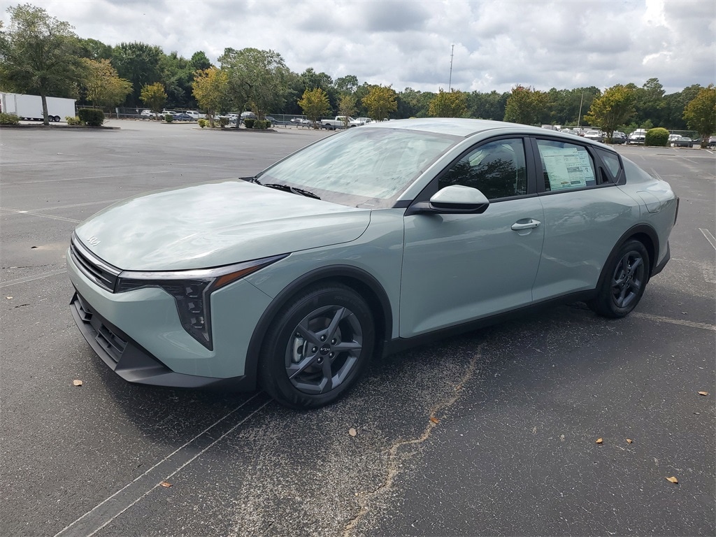 New 2025 Kia K4 LXS Sedan