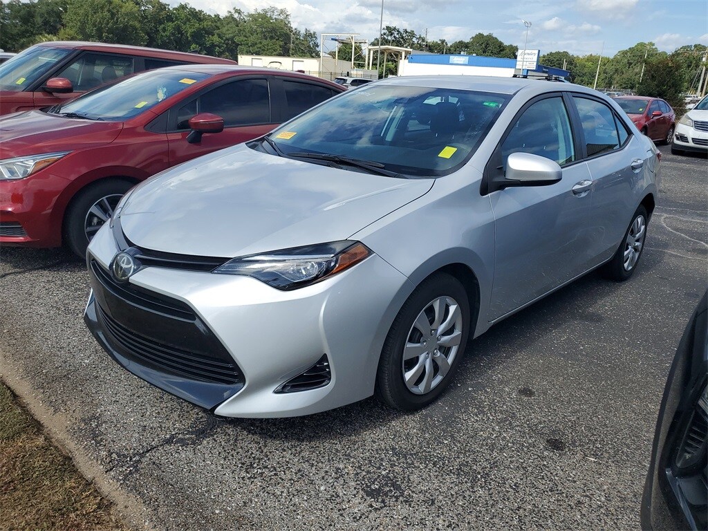 2017 Toyota Corolla LE photo 2