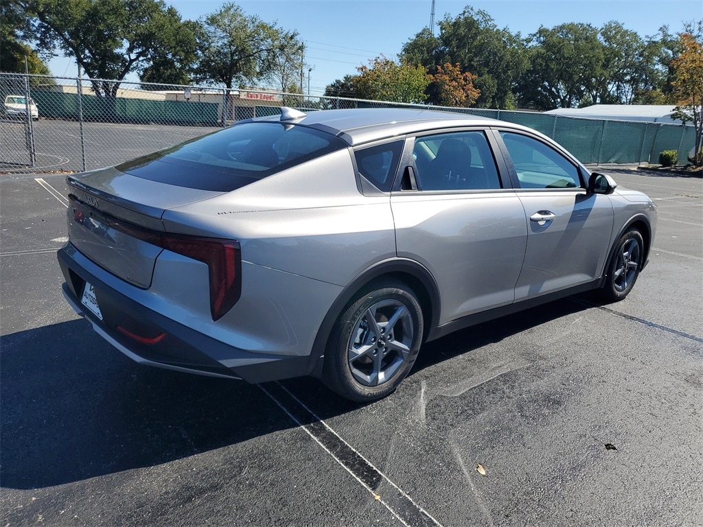 New 2025 Kia K4 LXS Sedan