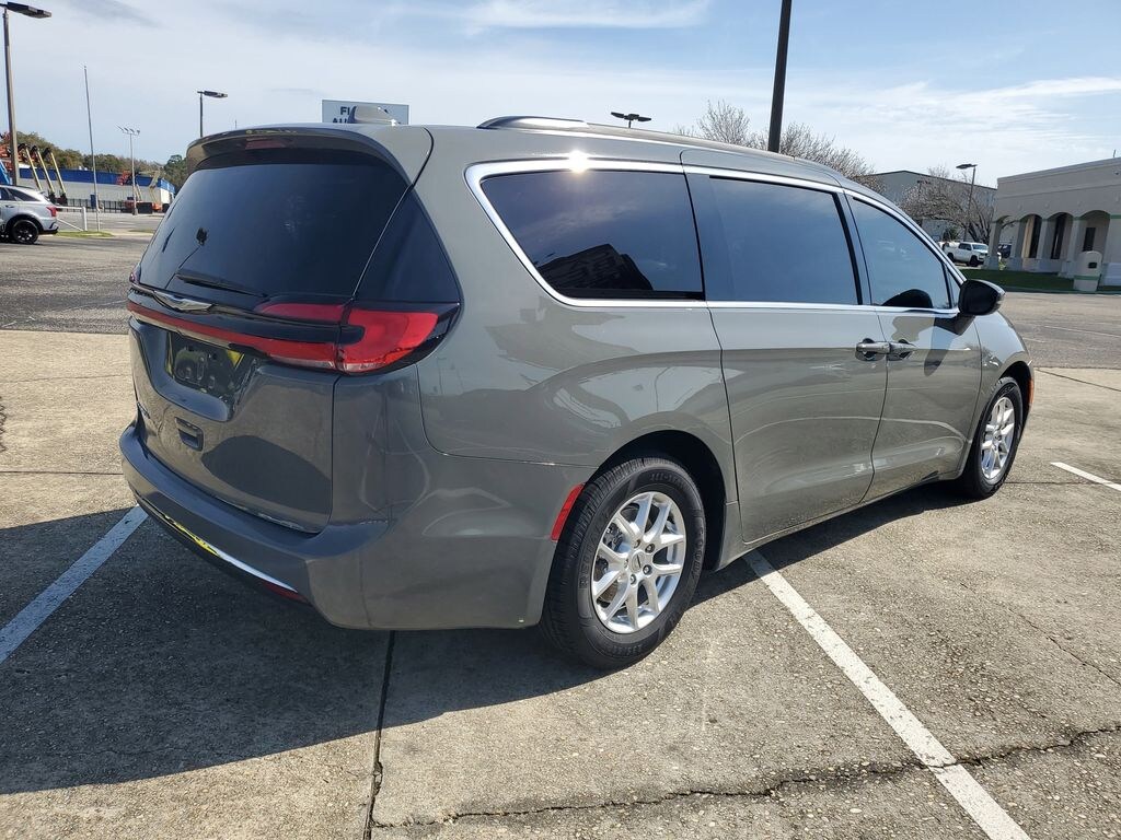 Used 2022 Chrysler Pacifica Touring L Minivan/Van
