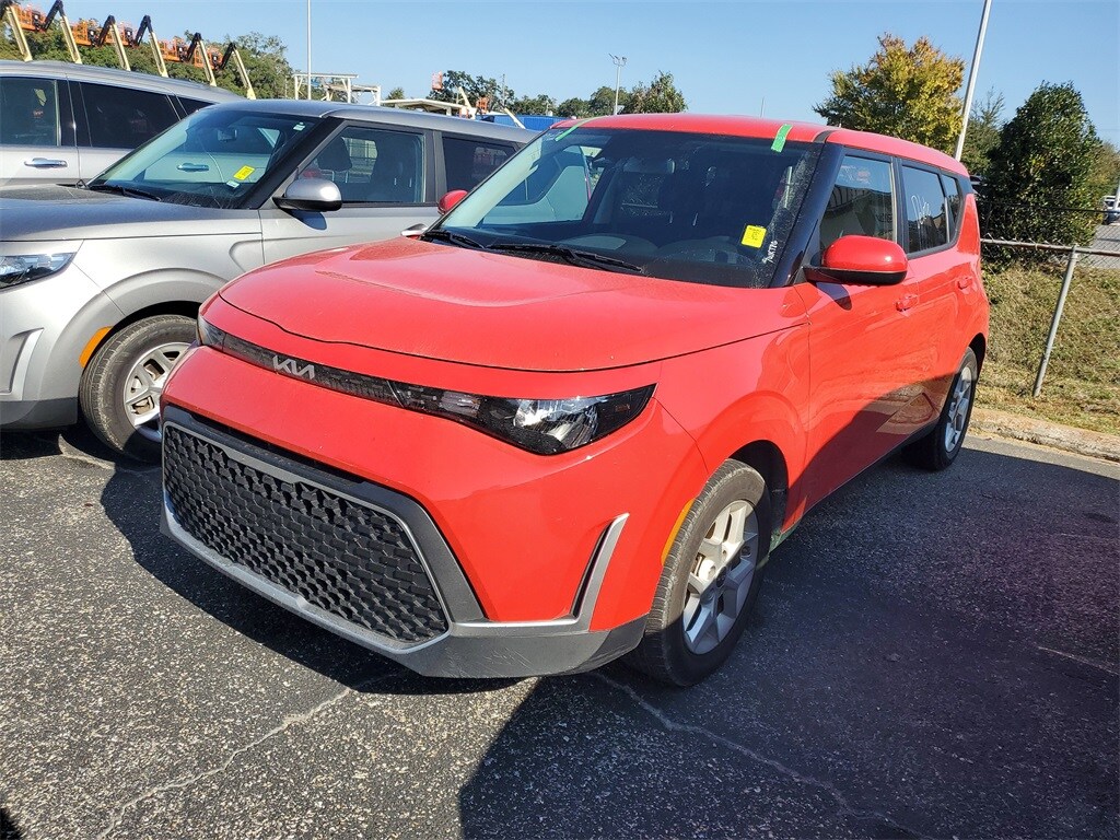 2024 Kia Soul LX photo 2
