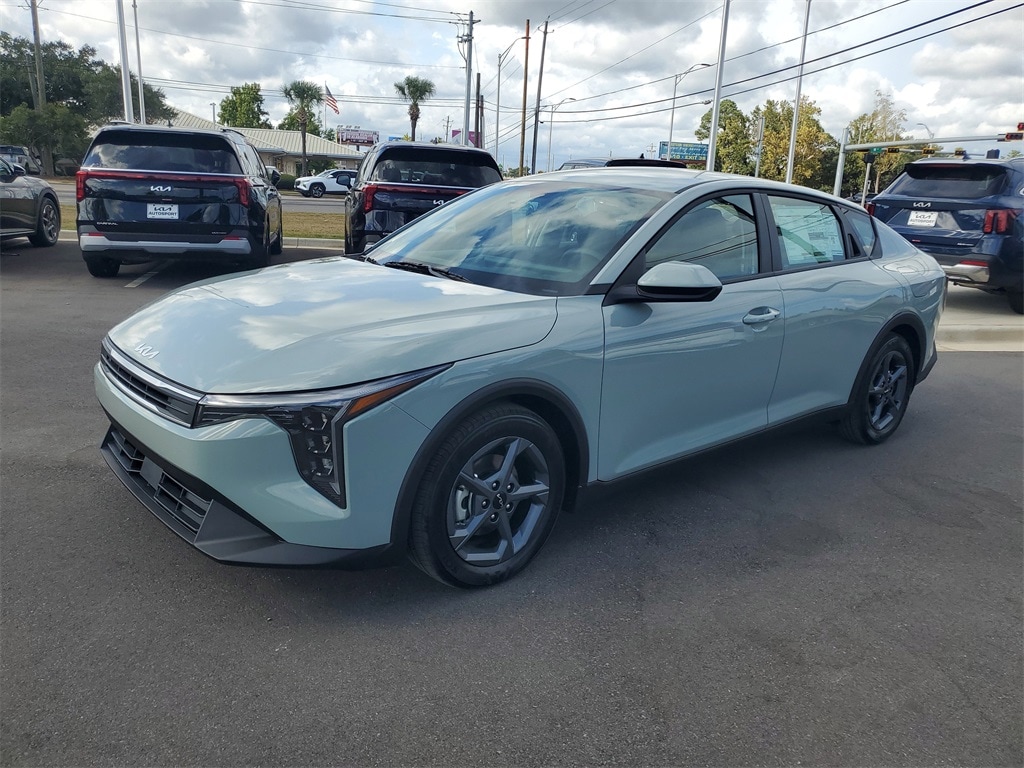 New 2025 Kia K4 LXS Sedan