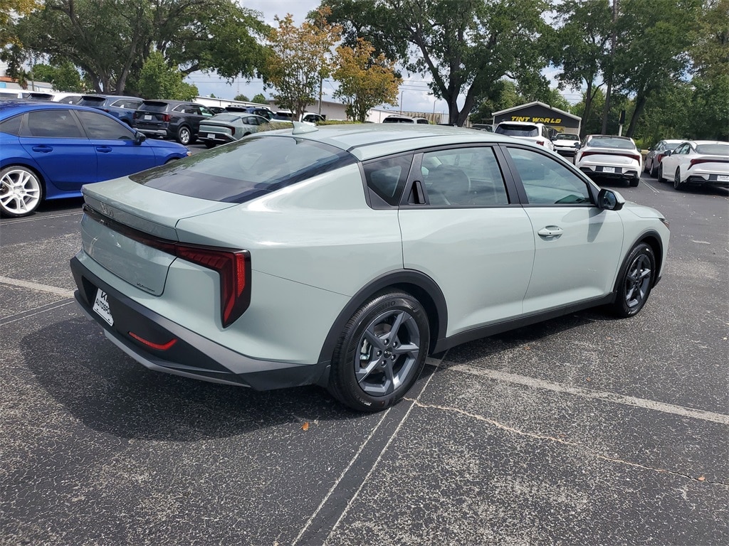 New 2025 Kia K4 LXS Sedan