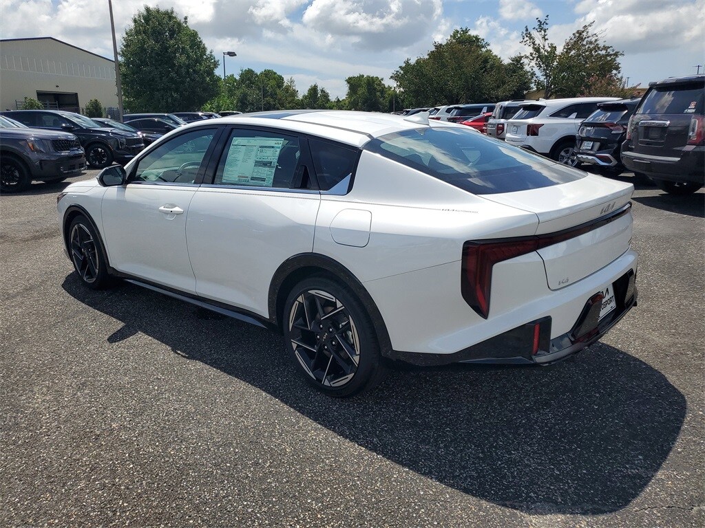 2025 Kia K4 GT-Line photo 3