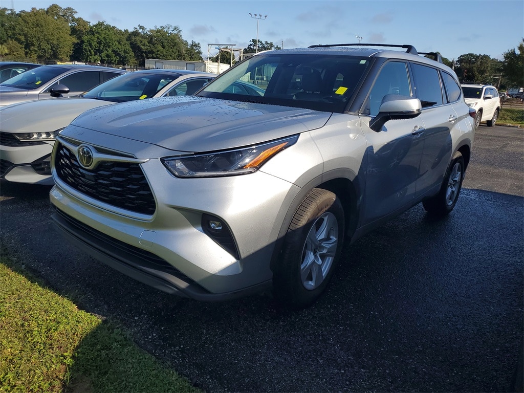 Used 2021 Toyota Highlander LE SUV