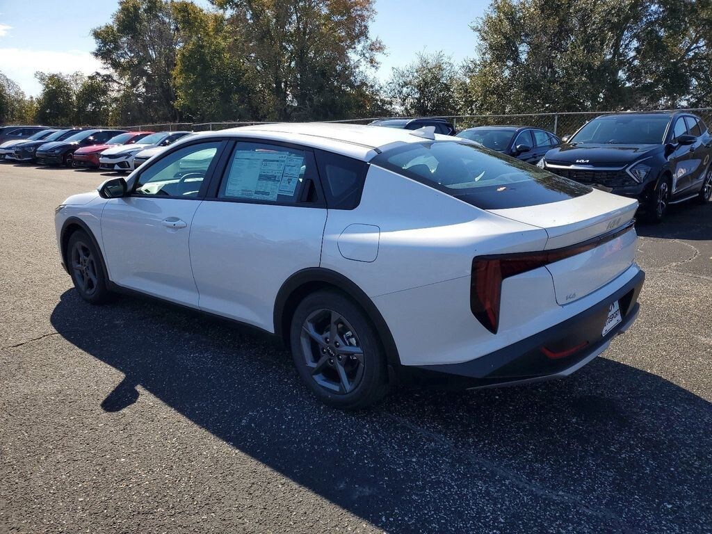 New 2025 Kia K4 LXS Sedan