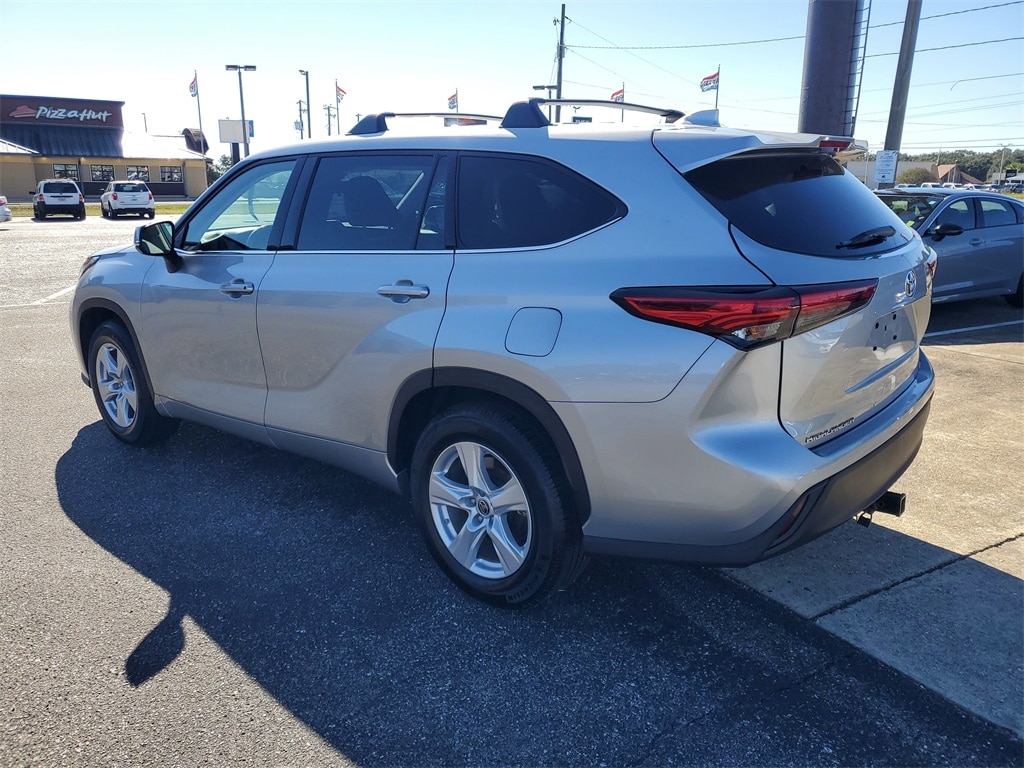 Used 2021 Toyota Highlander LE SUV