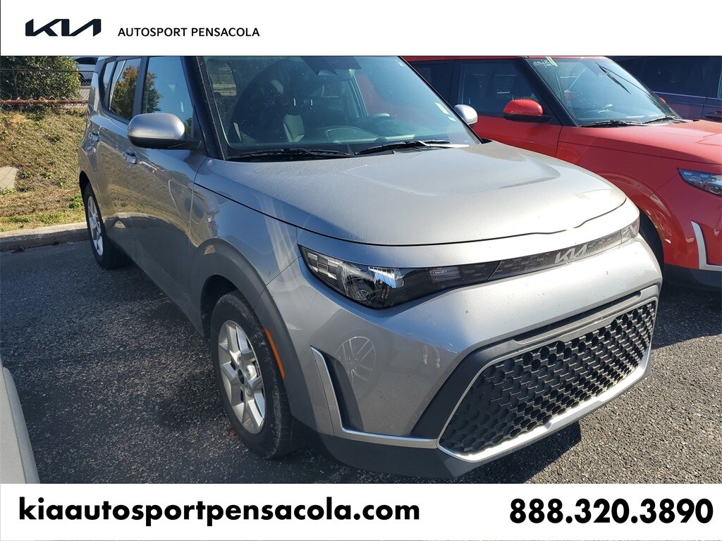 2024 Kia Soul LX's photo