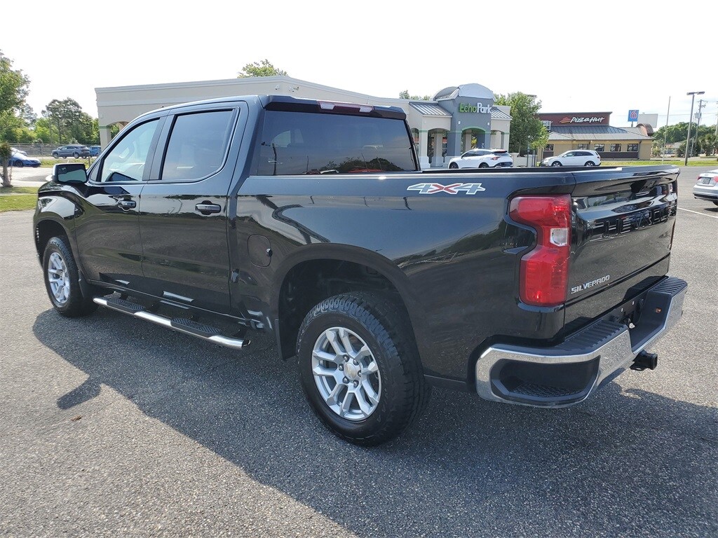 2022 Chevrolet Silverado 1500 LT photo 3