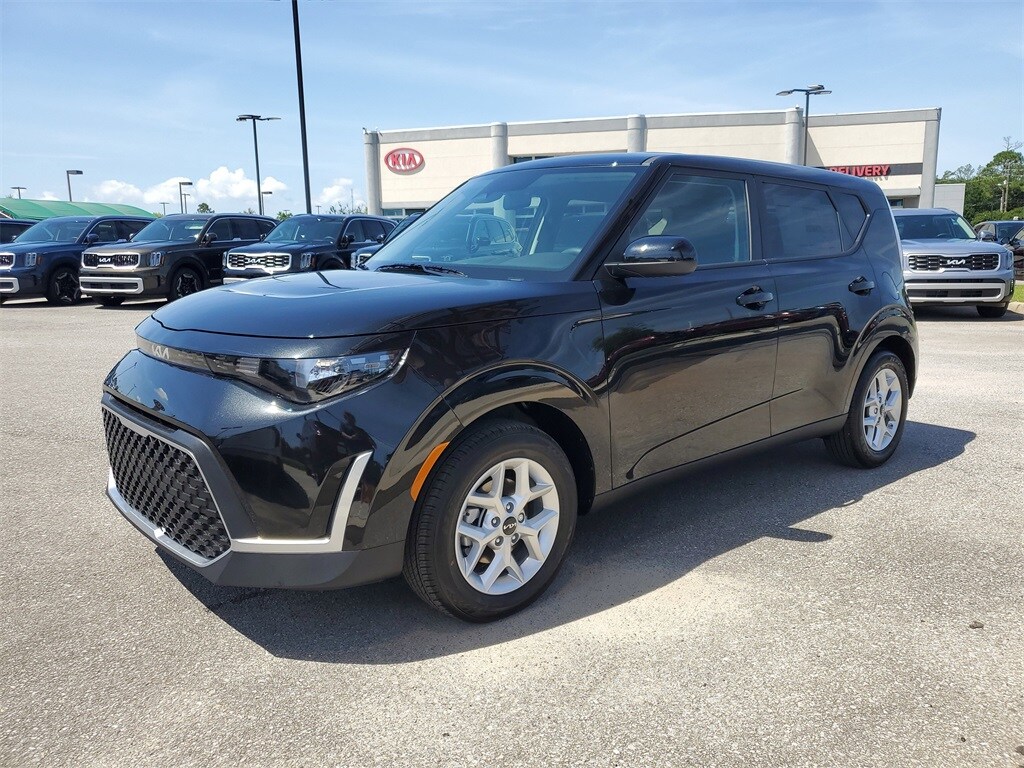 2025 Kia Soul LX photo 2