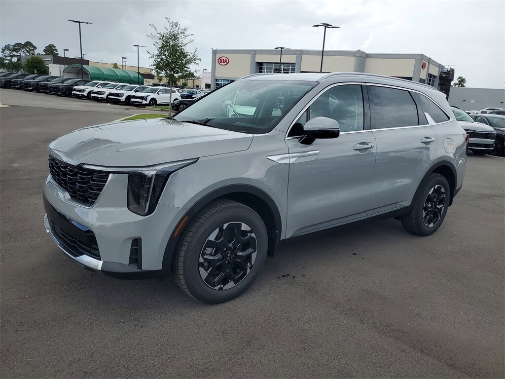 2025 Kia Sorento S photo 2