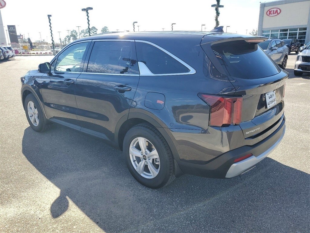 2025 Kia Sorento LX photo 3