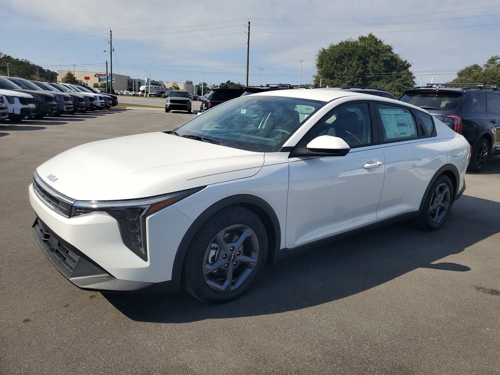 New 2025 Kia K4 LXS Sedan