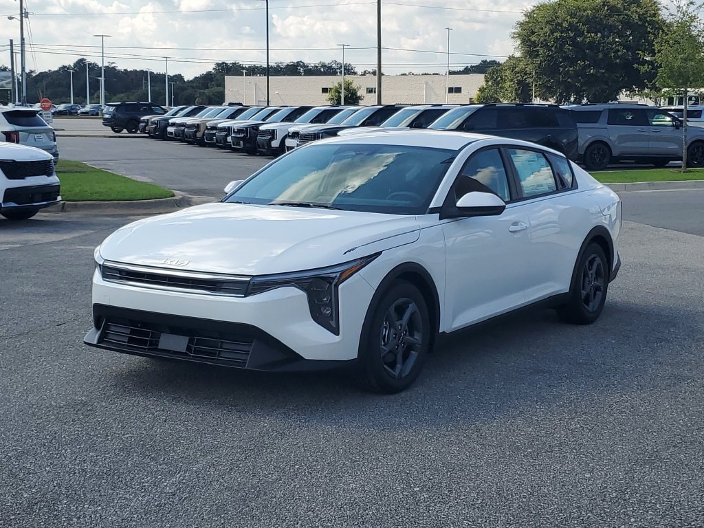 New 2026 Kia K4 LXS Sedan