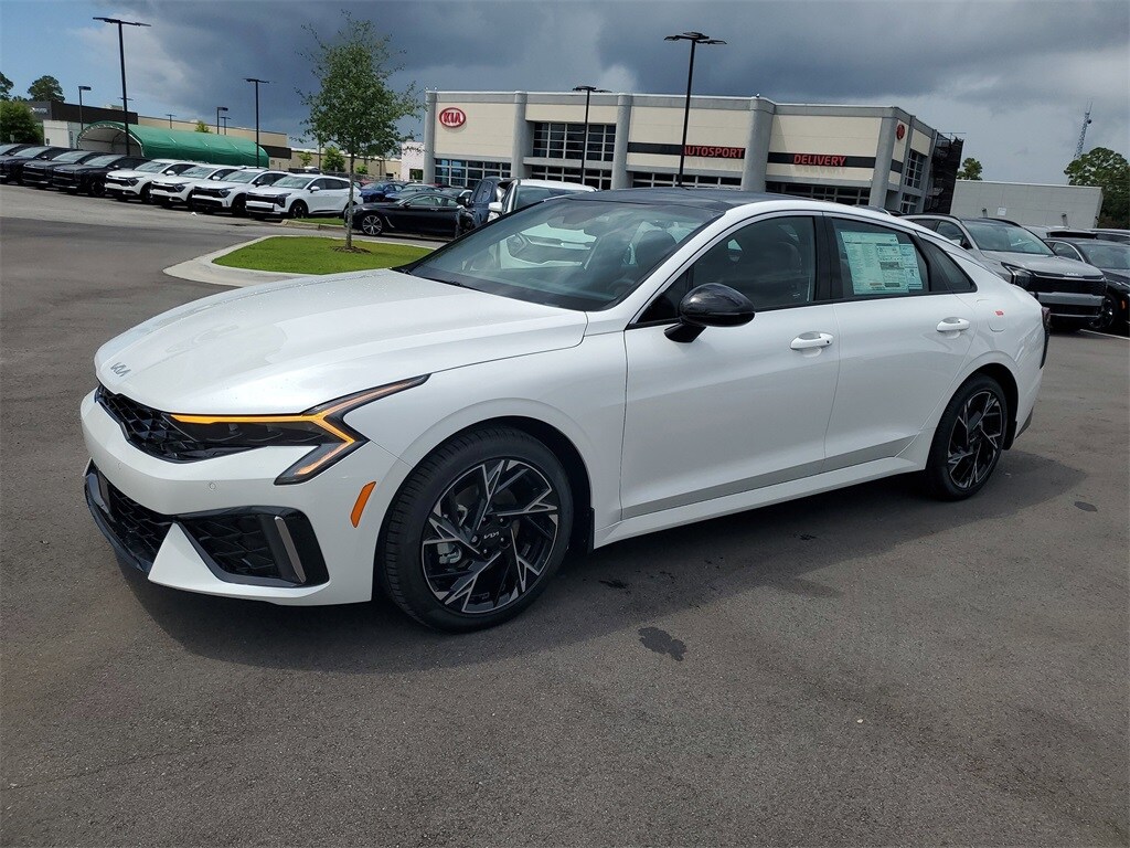 2025 Kia K5 GT-Line photo 2