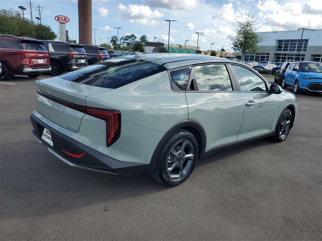 New 2025 Kia K4 LXS Sedan