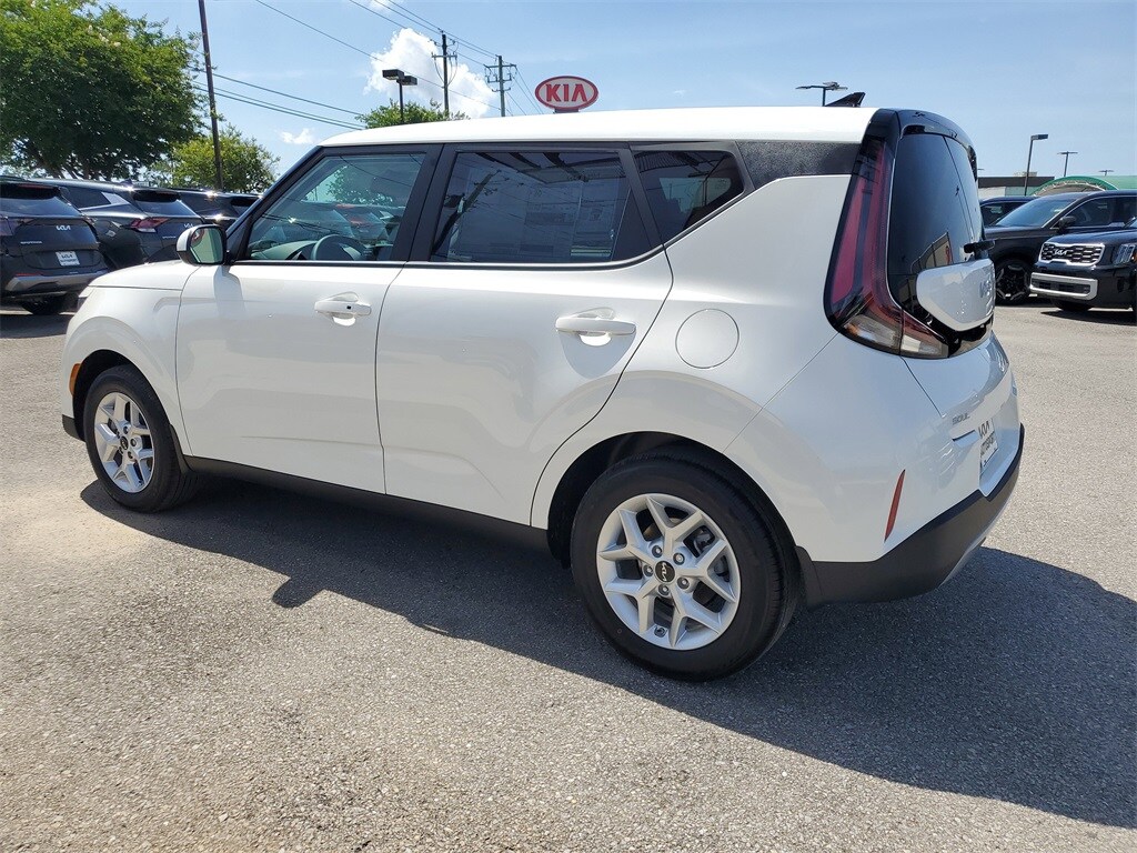 2025 Kia Soul S photo 3