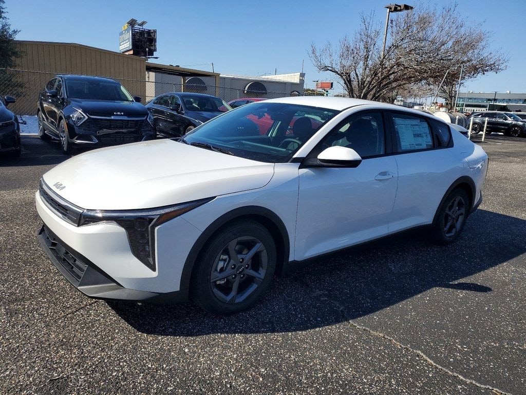 New 2025 Kia K4 LXS Sedan