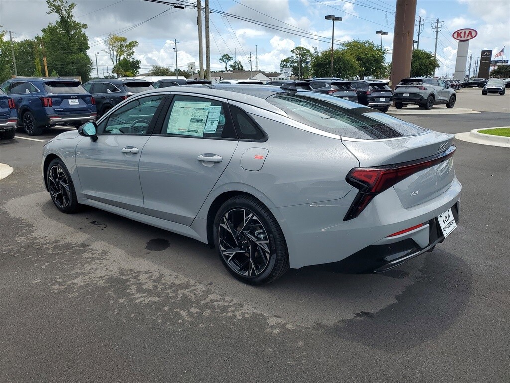2025 Kia K5 GT-Line photo 3