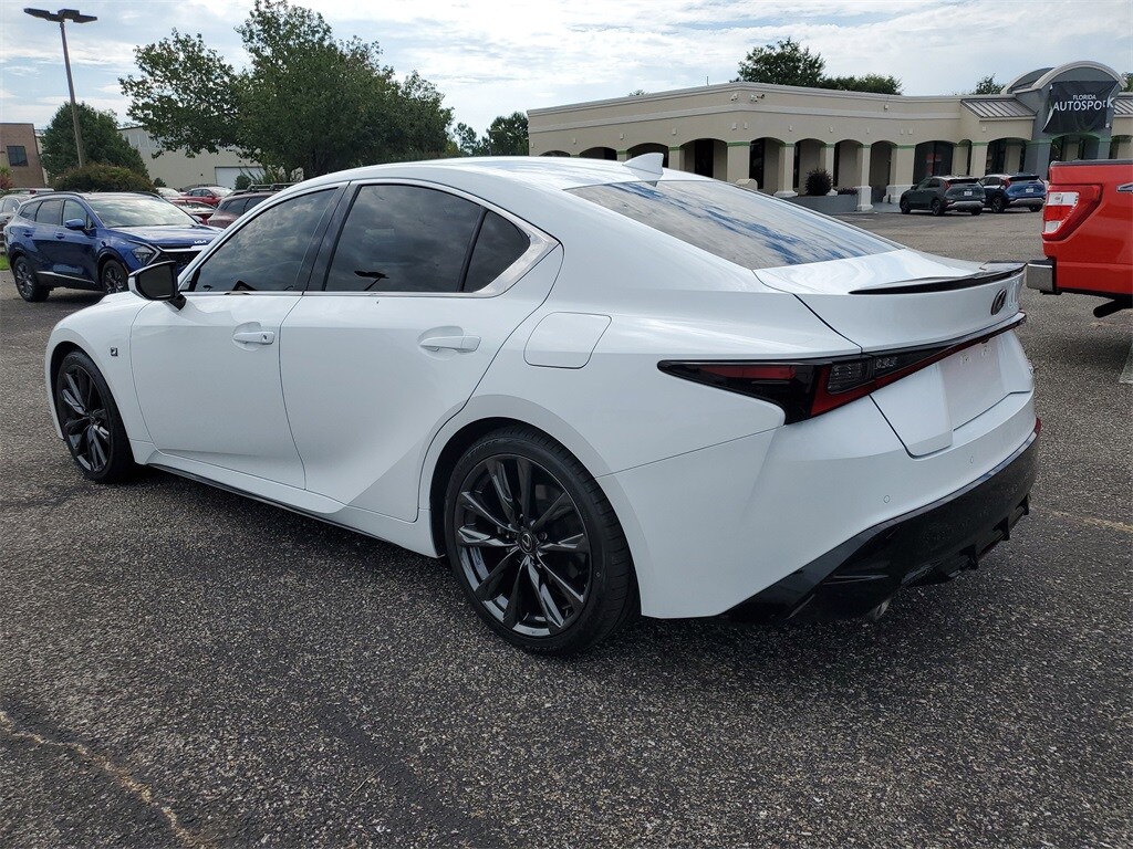 2024 Lexus IS 350 F SPORT photo 3