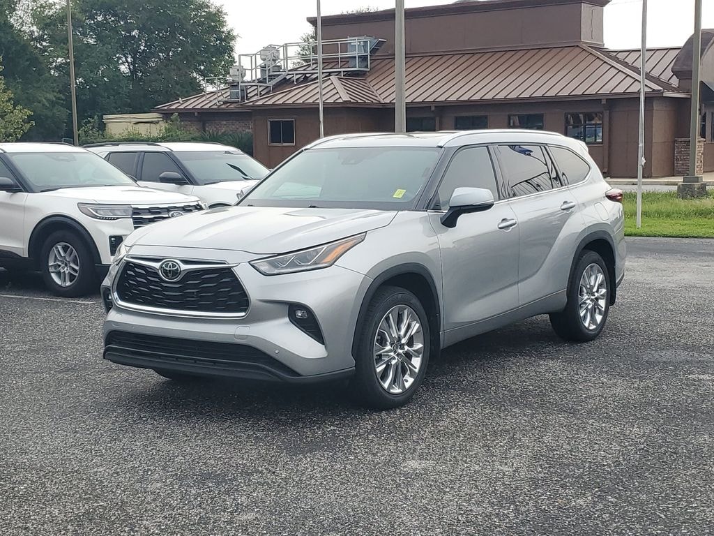 Used 2024 Toyota Highlander Limited SUV
