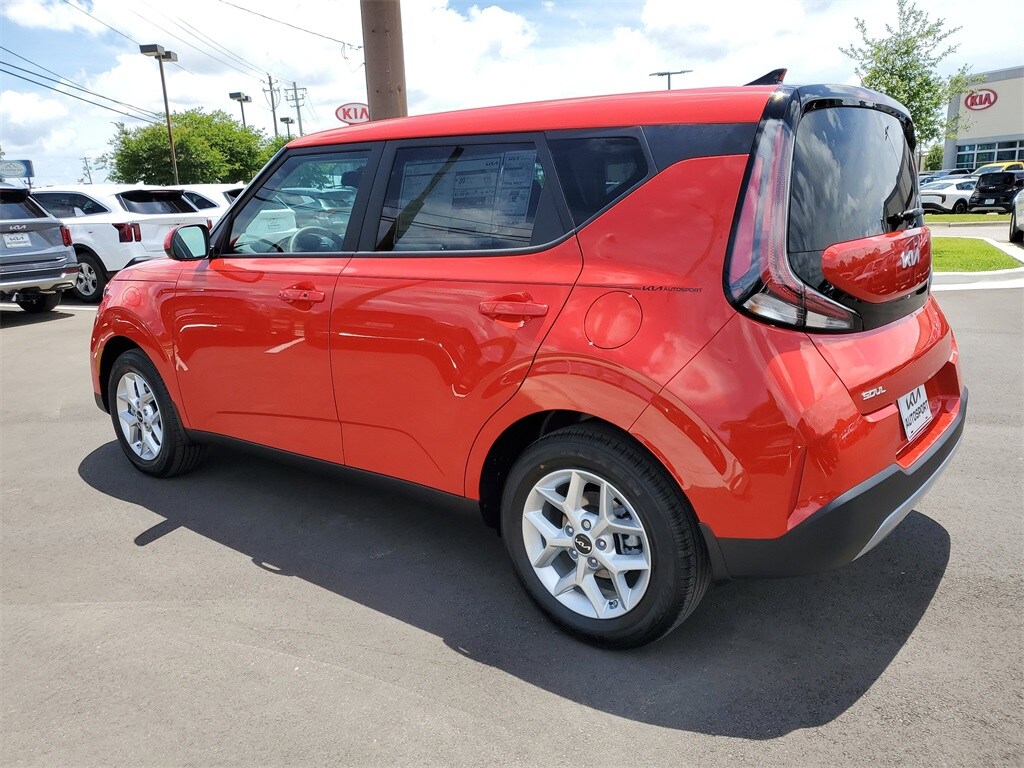 2025 Kia Soul S photo 3