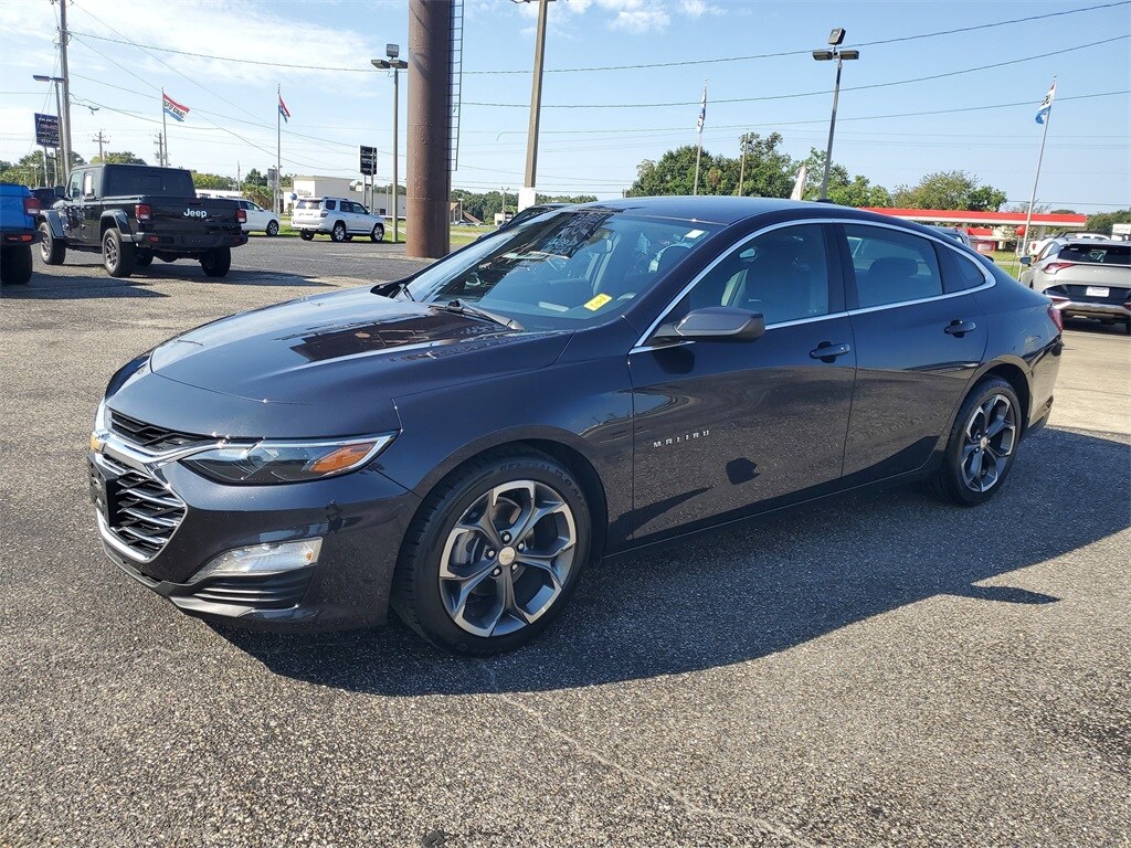 2023 Chevrolet Malibu 1LT photo 2