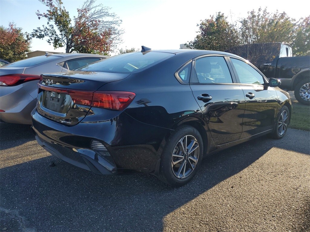 2023 Kia Forte LXS photo 4