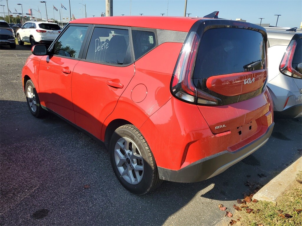 2024 Kia Soul LX photo 3