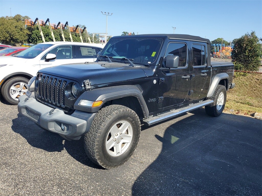 2020 Jeep Gladiator Sport photo 2