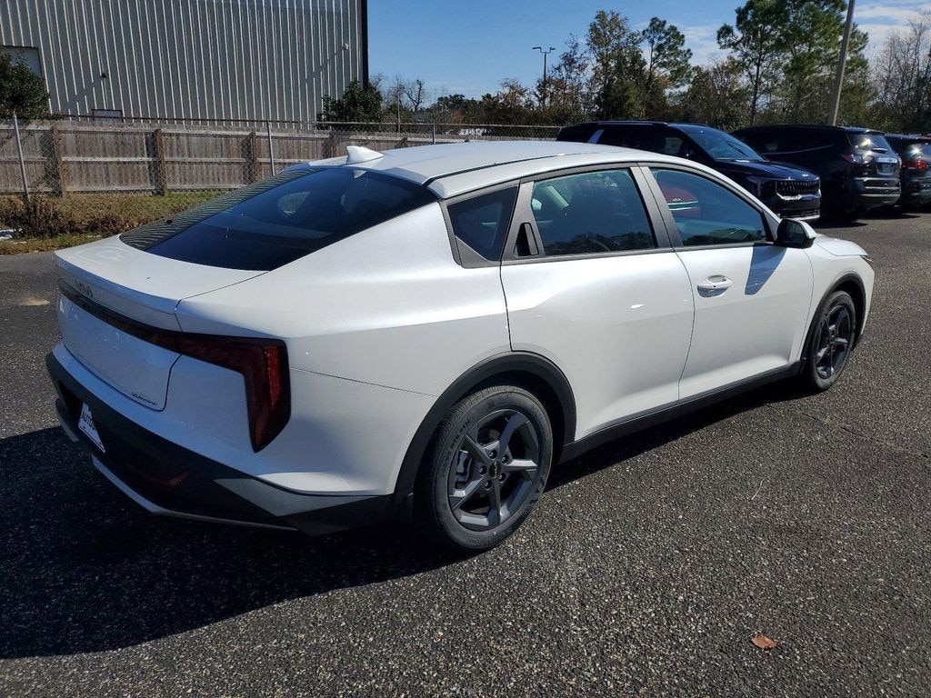 New 2025 Kia K4 LXS Sedan