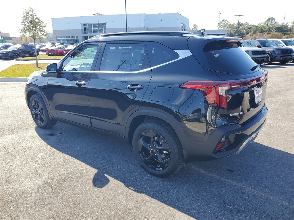 2026 Kia Seltos EX photo 3