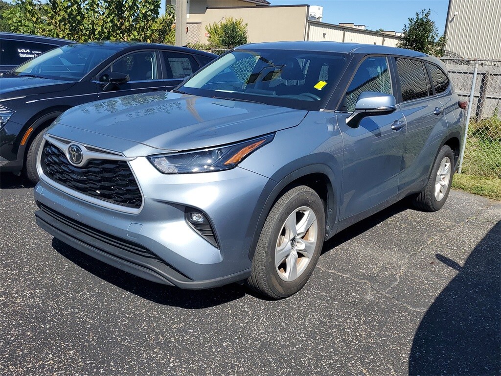2023 Toyota Highlander L photo 2