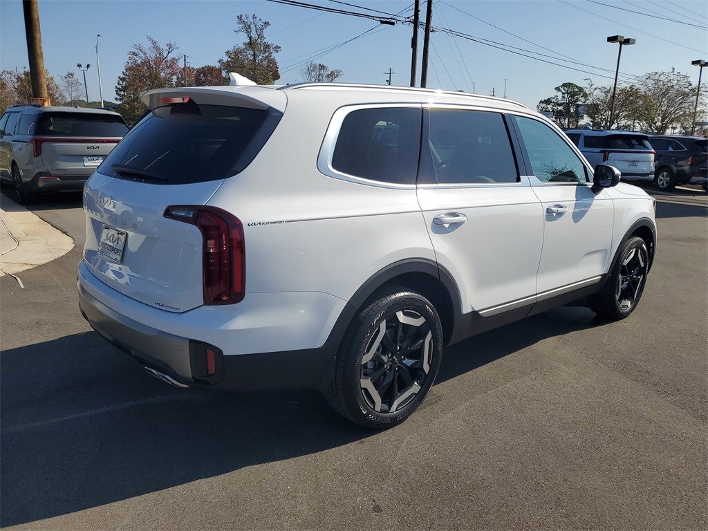 2025 Kia Telluride S photo 3