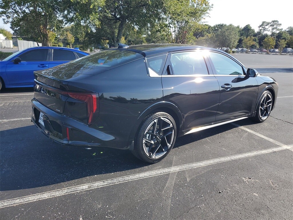 2025 Kia K4 GT-Line photo 4