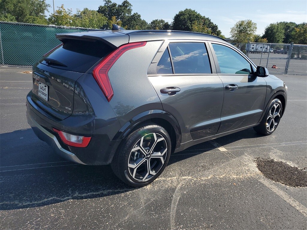 2025 Kia Niro EX Touring photo 4