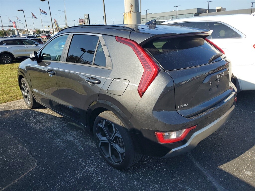 2024 Kia Niro EX Touring photo 2