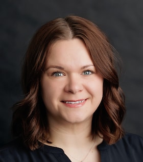 Staff member Elizabeth Gray from ID_a36f9ef86d50