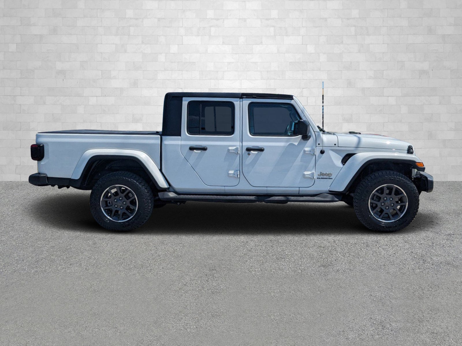 Used 2020 Jeep Gladiator Overland with VIN 1C6HJTFG1LL189077 for sale in Pensacola, FL