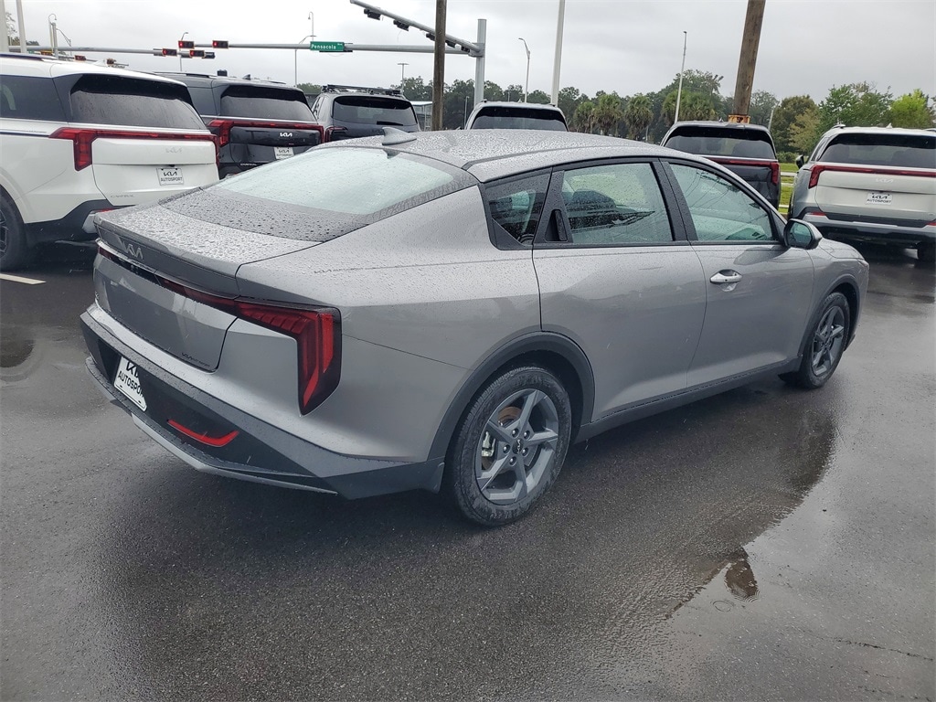 New 2025 Kia K4 LXS Sedan